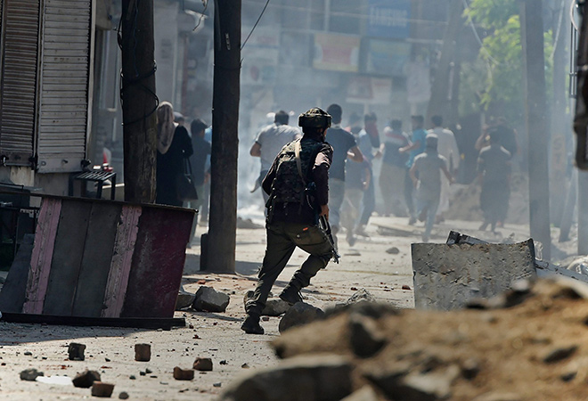कश्मीर में ISIS से खेलने के खतरे