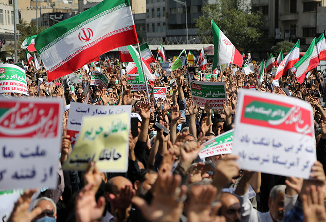 ‘ईरान में विरोध और राजनीति’