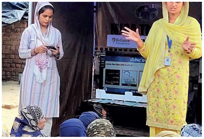 काजल और साजिदा ख़ान: मेवात में टेक्नोलॉजी की नायिकाएं