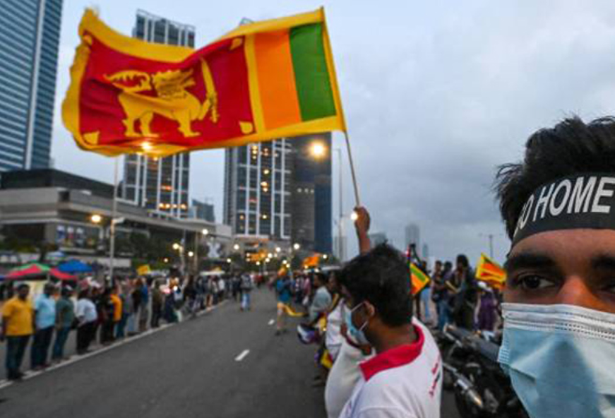 #Sri Lanka Crisis: अस्तित्व के संकट से जूझता श्रीलंका; भारत ने निभायी ज़िम्मेदार पड़ोसी की भूमिका!
