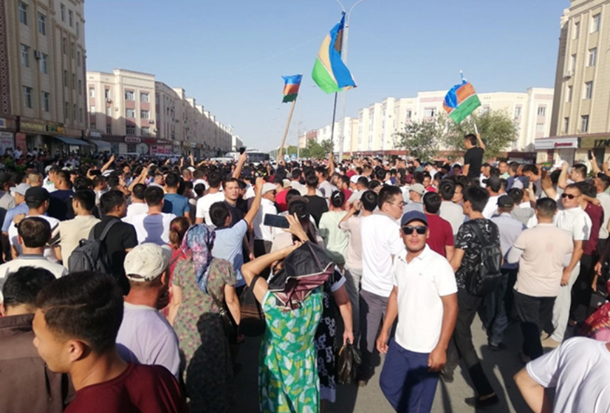 उज़्बेकिस्तान के कराकलपकस्तान में तेज़ होती विरोध की लपटें: सोवियत विरासत से जुड़े हैं तार!
