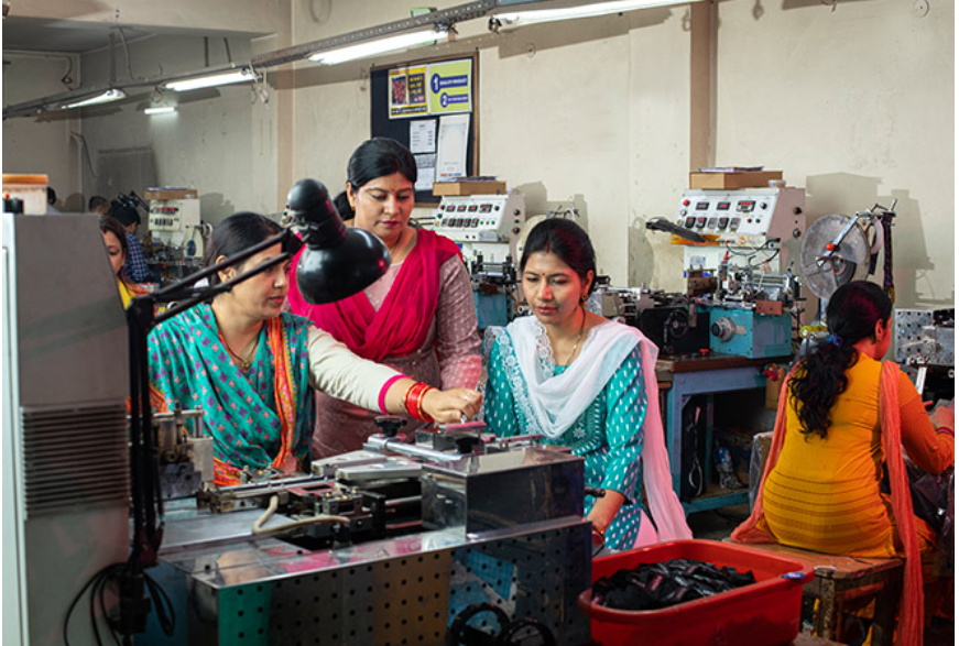भारत की आर्थिक प्रगति के लिए ज़रूरी है महिलाओं की अधिक से अधिक भागीदारी!