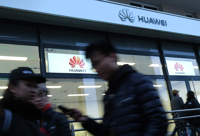 अमेरिका और चीन के मध्य व्यापार युद्ध का निशाना बनता Huawei  