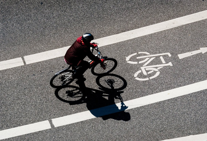 स्थायी शहरी परिवहन: शहरों में साइकिल से चलना आसान बनाने की ज़रूरत  