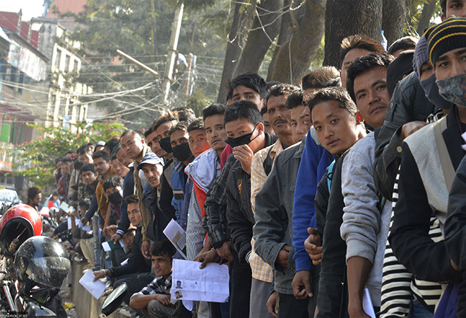नेपाल से भारी मात्रा में युवाओं का देश छोड़कर जाना: ज्वलंत होते सुरक्षा के मुद्दे  