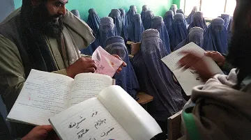 तालिबानी राजवटीत महिलांची स्थिती बिकट  