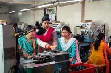 ভারতের অর্থনৈতিক প্রগতিতে নারীদের ভূমিকা বৃদ্ধি করা দরকার  