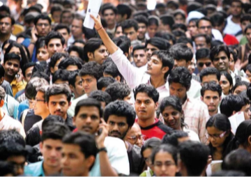 विदेशों में रोज़गार की तलाश करता भारत का शहरी युवा!  